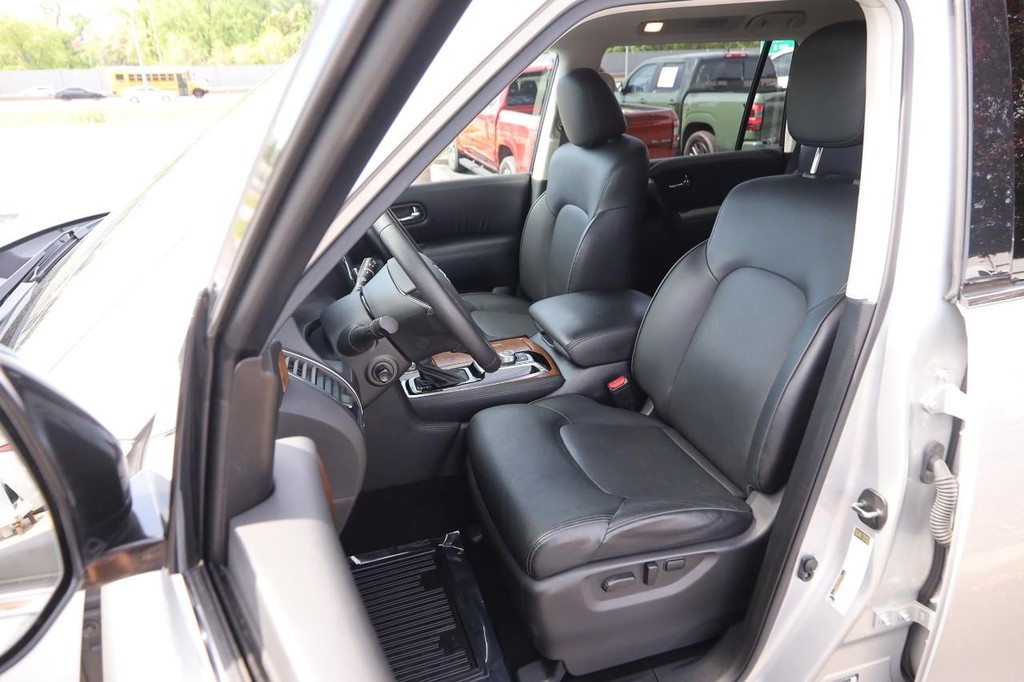 Nissan Armada Vehicle Full-screen Gallery Image 10