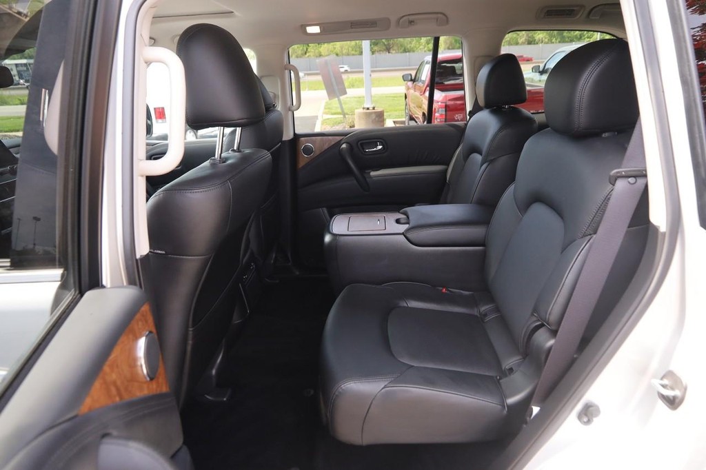 Nissan Armada Vehicle Full-screen Gallery Image 11
