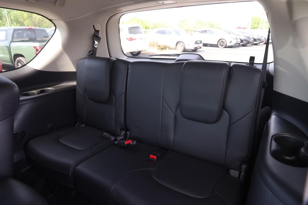 Nissan Armada Vehicle Full-screen Gallery Image 12