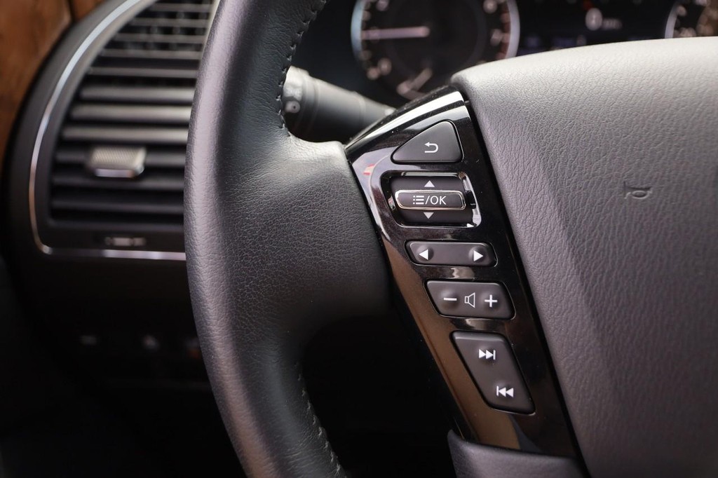 Nissan Armada Vehicle Full-screen Gallery Image 14