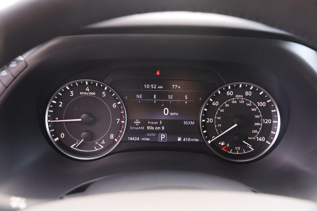 Nissan Armada Vehicle Full-screen Gallery Image 16