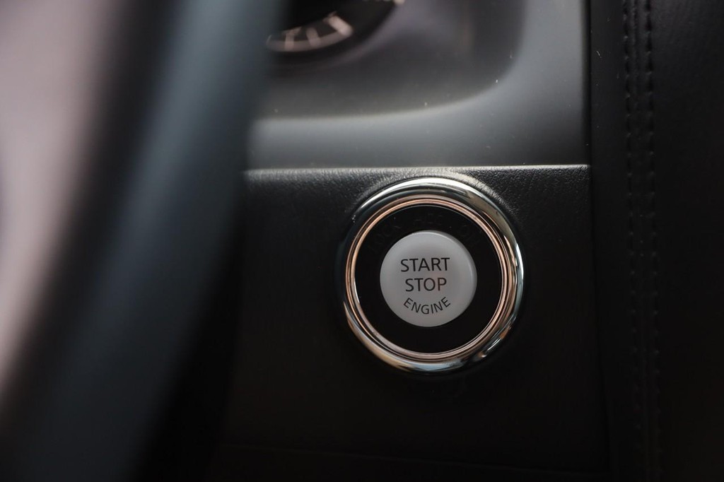 Nissan Armada Vehicle Full-screen Gallery Image 17