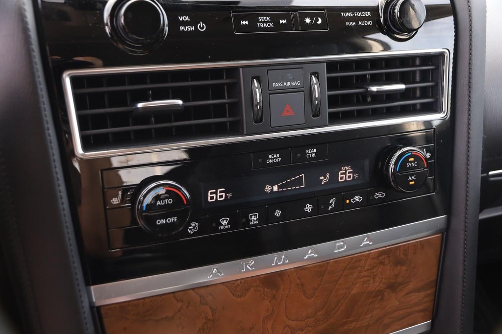 Nissan Armada Vehicle Full-screen Gallery Image 21