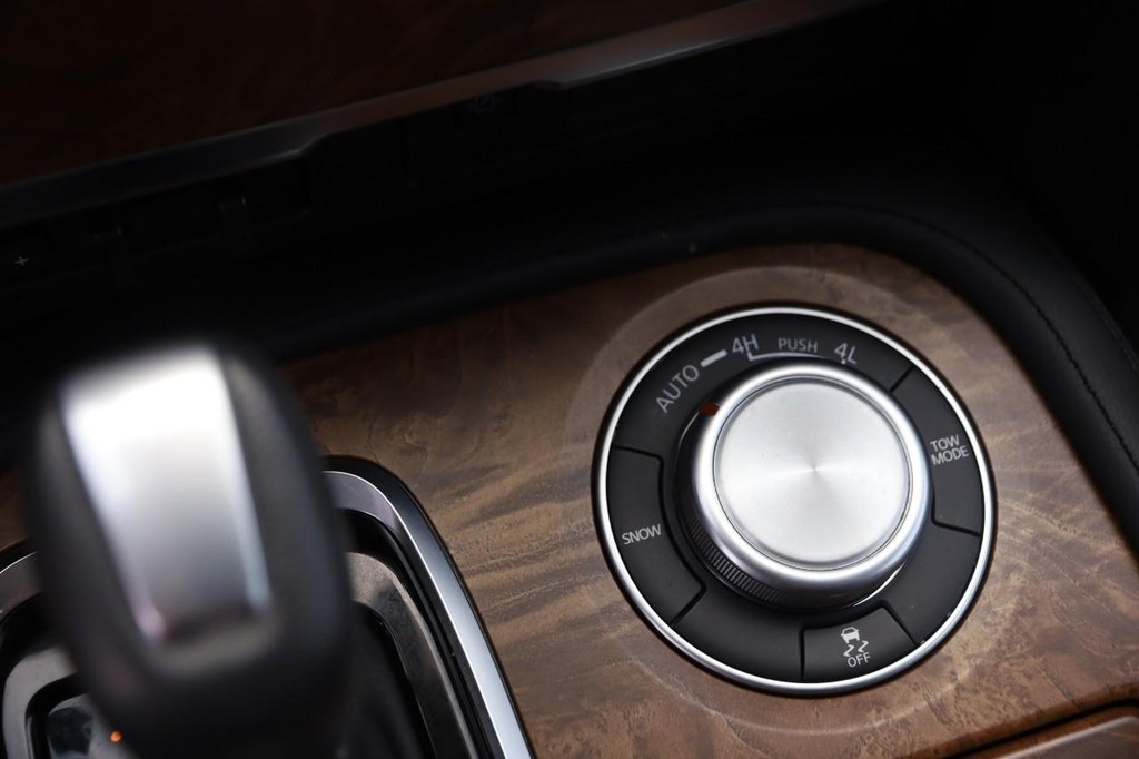 Nissan Armada Vehicle Full-screen Gallery Image 22