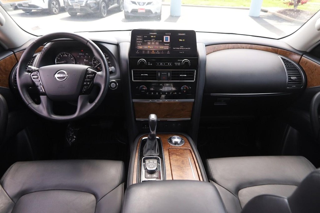 Nissan Armada Vehicle Full-screen Gallery Image 25