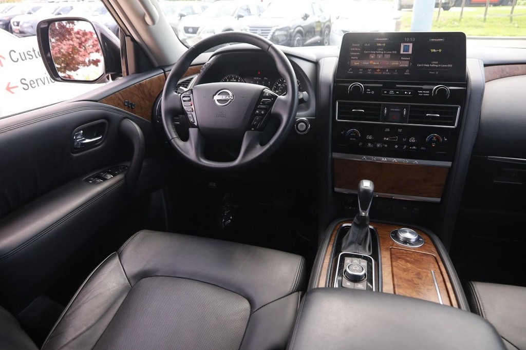 Nissan Armada Vehicle Full-screen Gallery Image 26