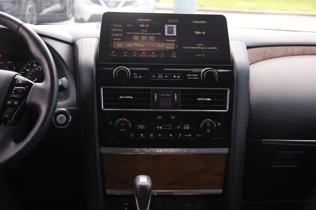 Nissan Armada Vehicle Full-screen Gallery Image 28