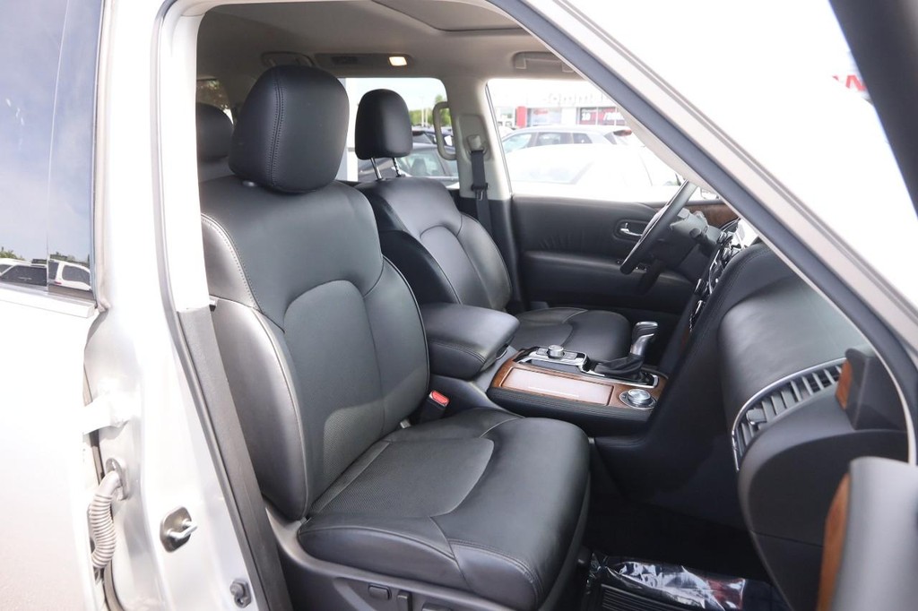 Nissan Armada Vehicle Full-screen Gallery Image 30