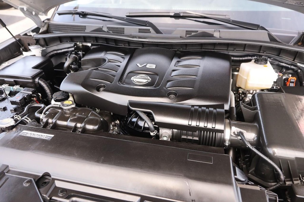 Nissan Armada Vehicle Full-screen Gallery Image 31