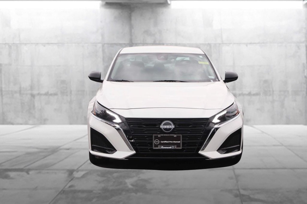 Nissan Altima Vehicle Image 04