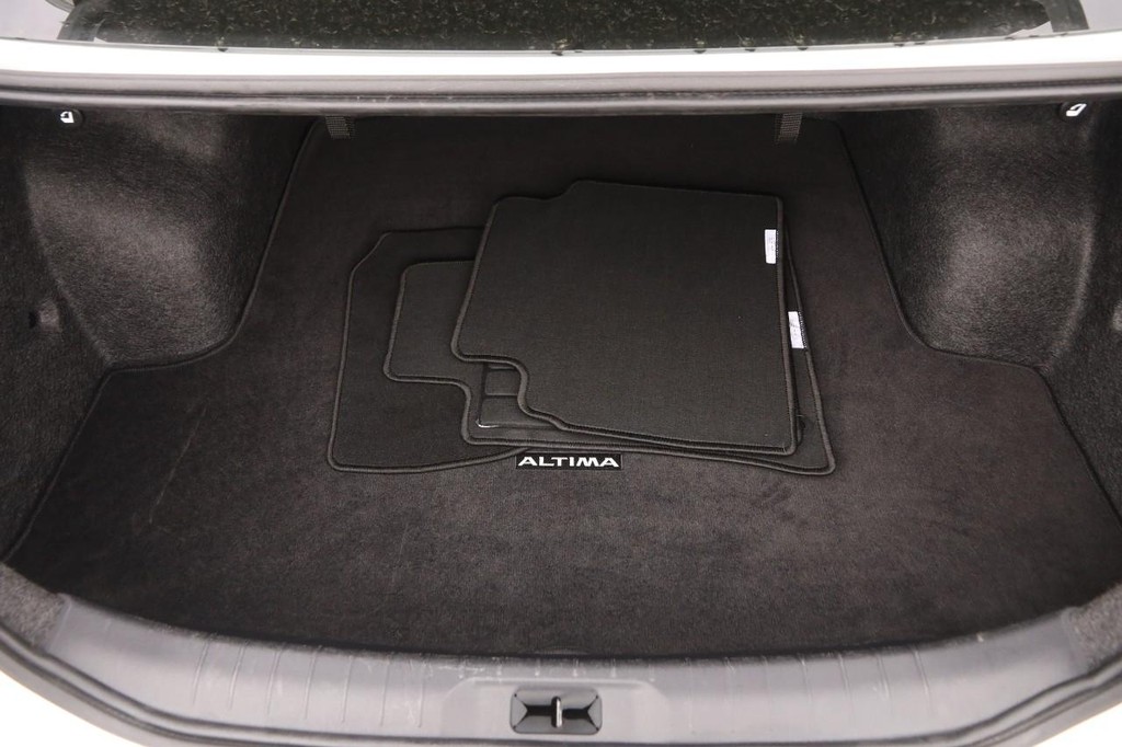 Nissan Altima Vehicle Image 07