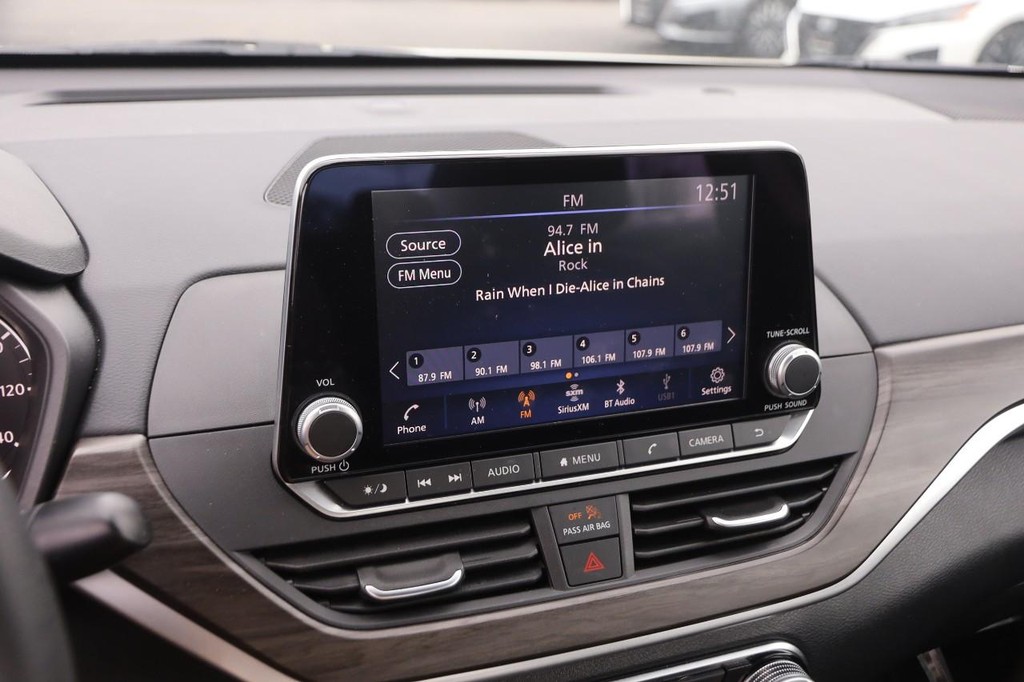 Nissan Altima Vehicle Image 14