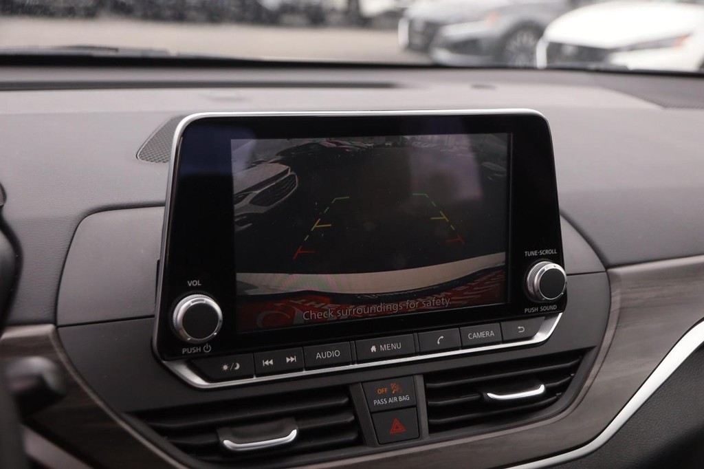 Nissan Altima Vehicle Image 15