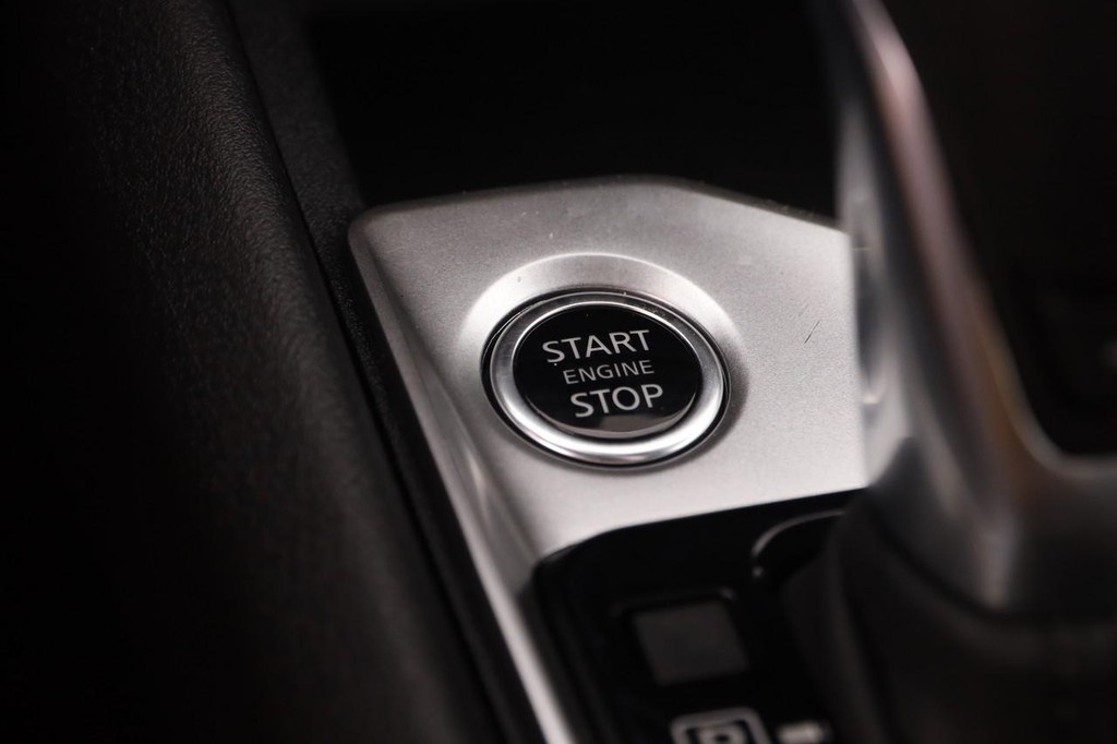 Nissan Altima Vehicle Image 17
