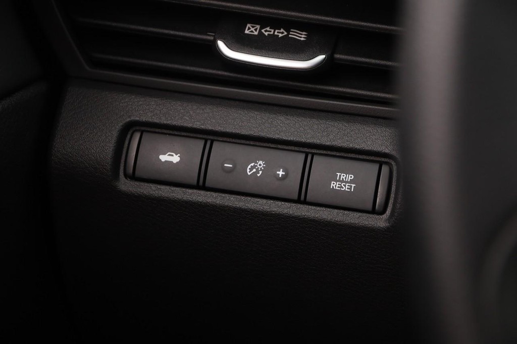 Nissan Altima Vehicle Image 18