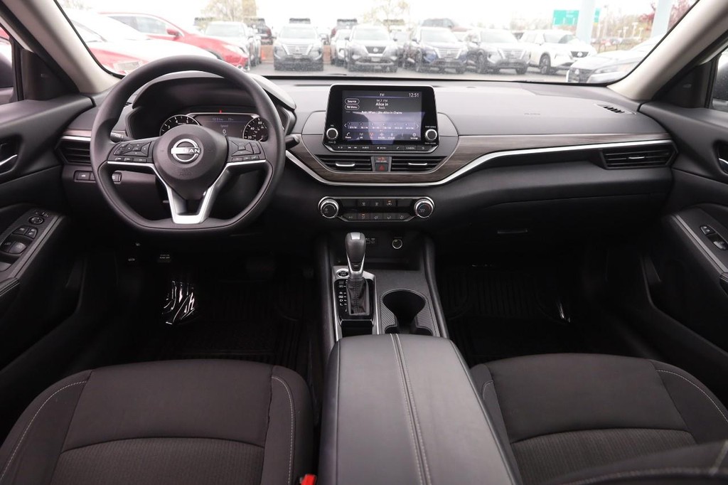 Nissan Altima Vehicle Image 19