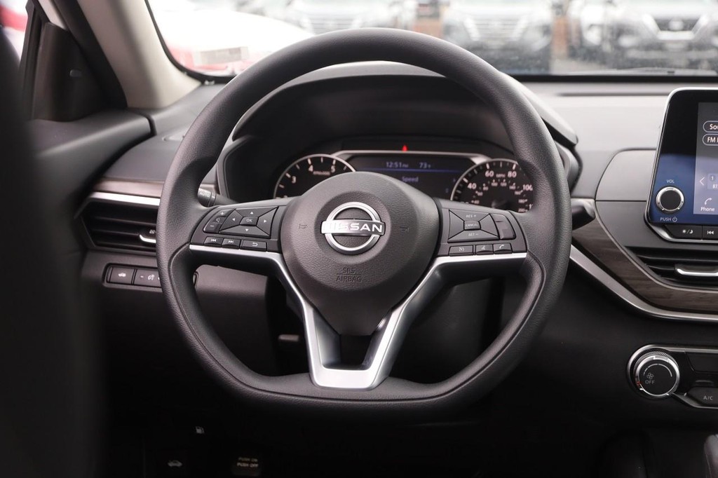 Nissan Altima Vehicle Image 21