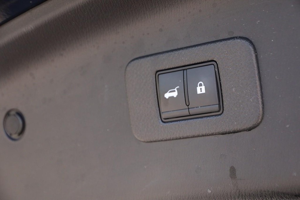 Nissan Armada Vehicle Image 08