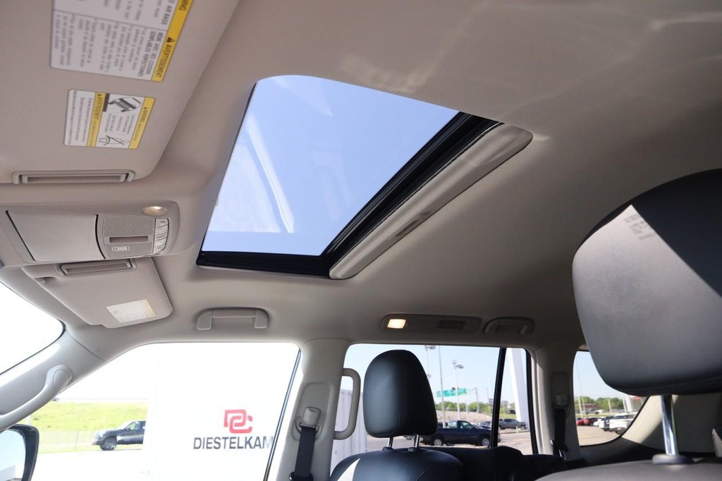 Nissan Armada Vehicle Image 09