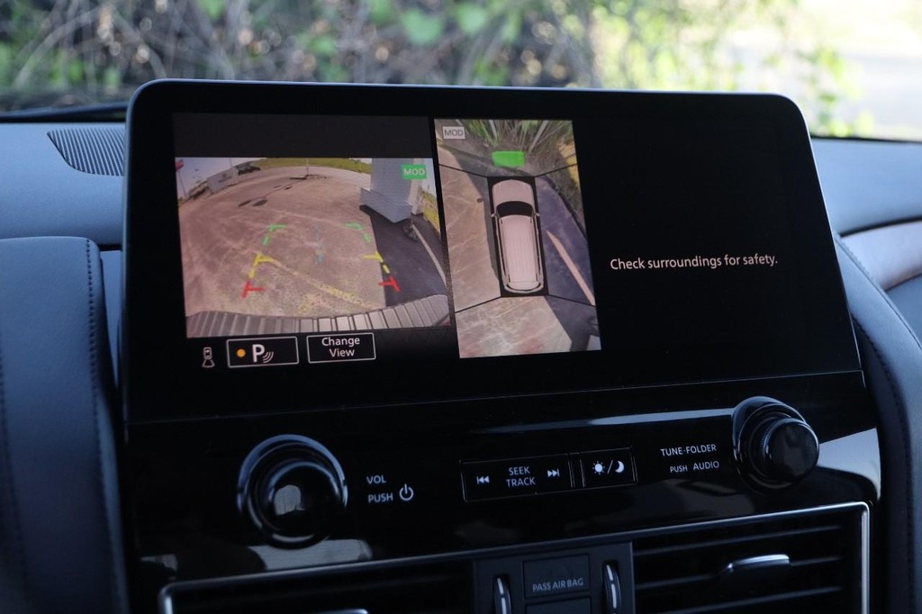 Nissan Armada Vehicle Image 19