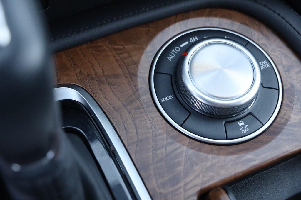 Nissan Armada Vehicle Image 21