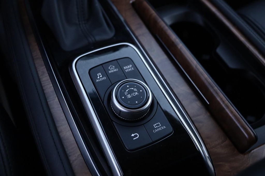 Nissan Armada Vehicle Image 22