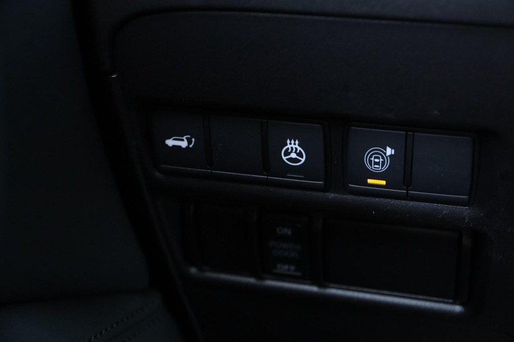 Nissan Armada Vehicle Image 23