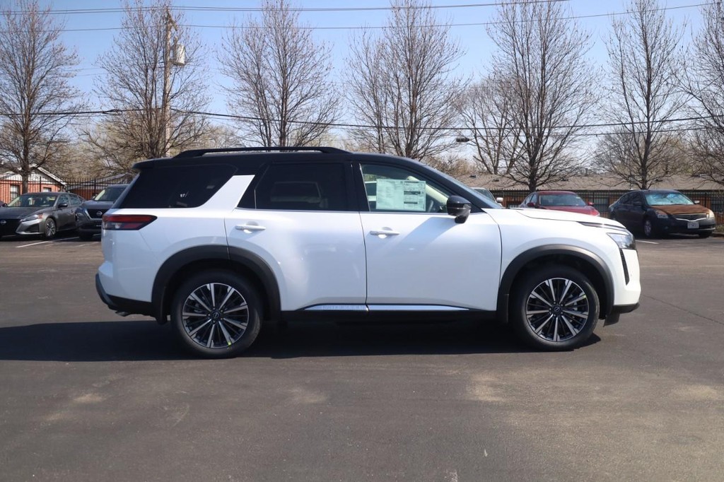 Nissan Pathfinder Vehicle Full-screen Gallery Image 4