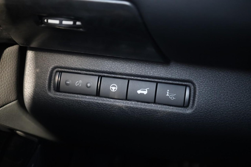 Nissan Pathfinder Vehicle Full-screen Gallery Image 12