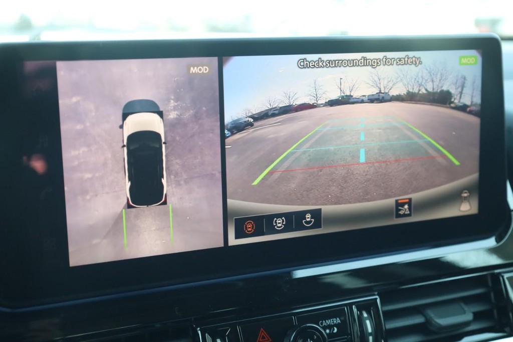 Nissan Pathfinder Vehicle Full-screen Gallery Image 15