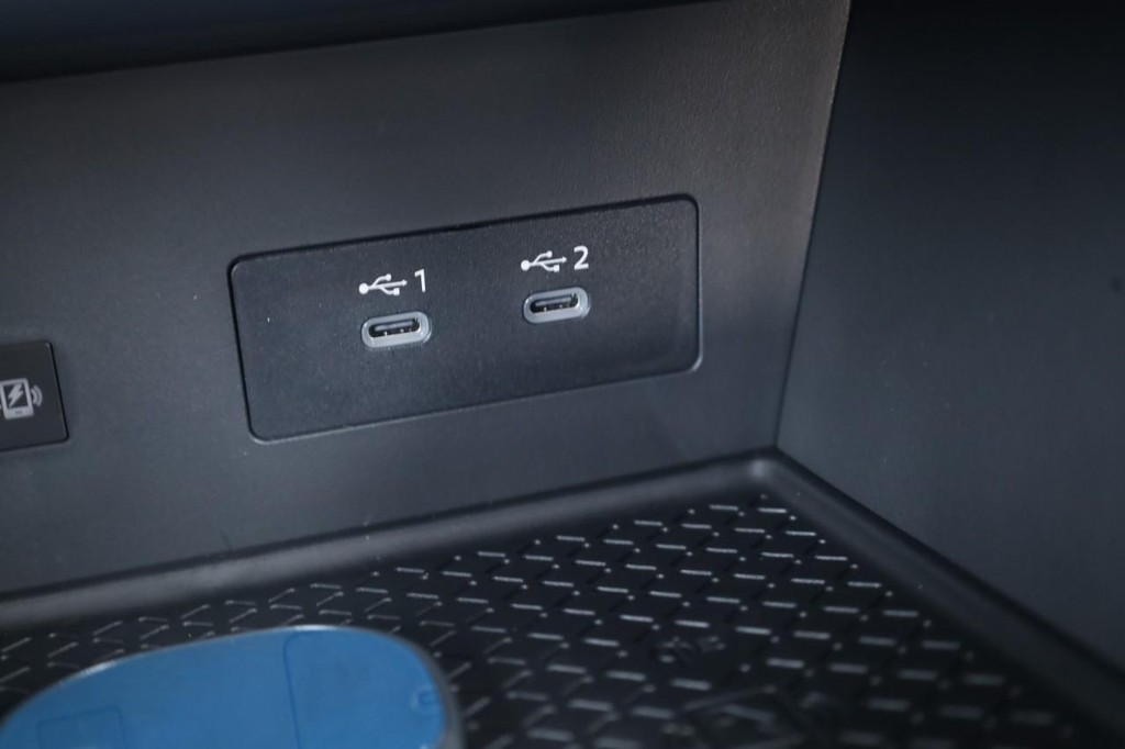 Nissan Pathfinder Vehicle Full-screen Gallery Image 17