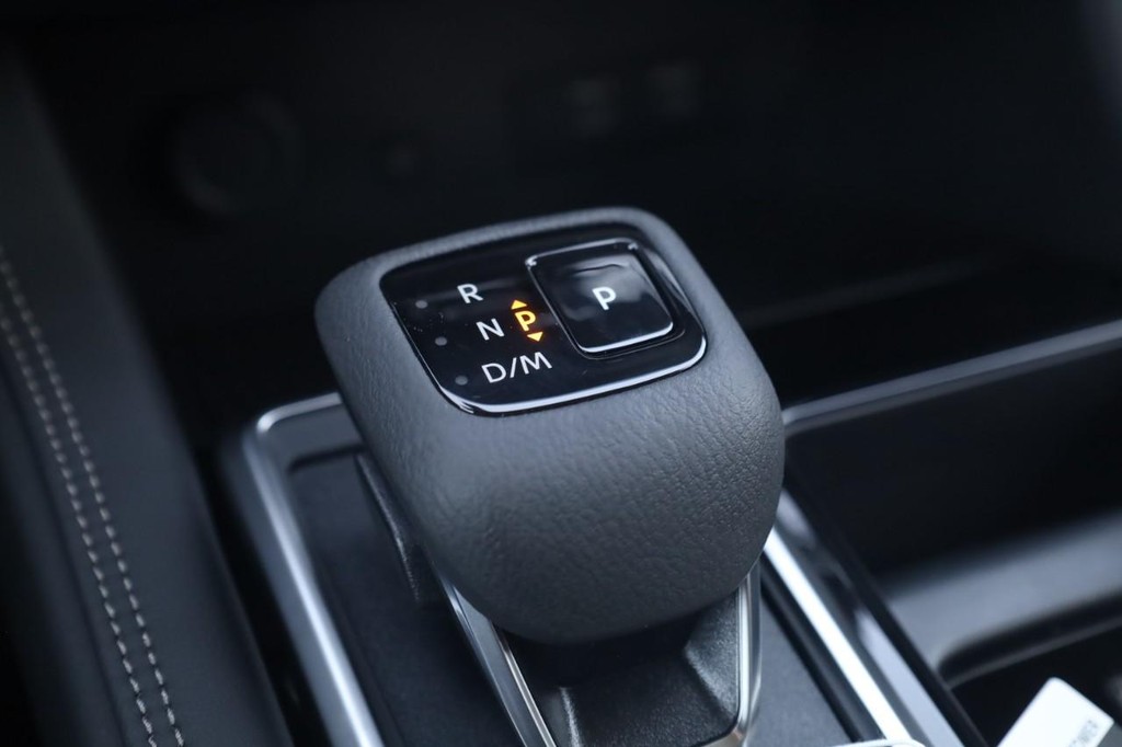 Nissan Pathfinder Vehicle Full-screen Gallery Image 18