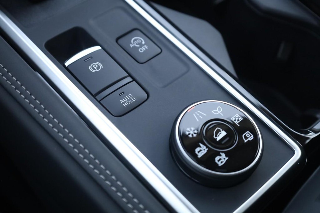 Nissan Pathfinder Vehicle Full-screen Gallery Image 19