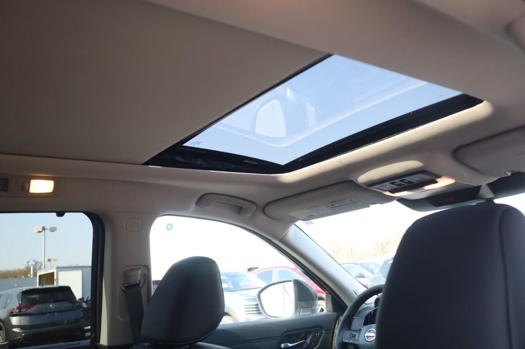 Nissan Pathfinder Vehicle Full-screen Gallery Image 23