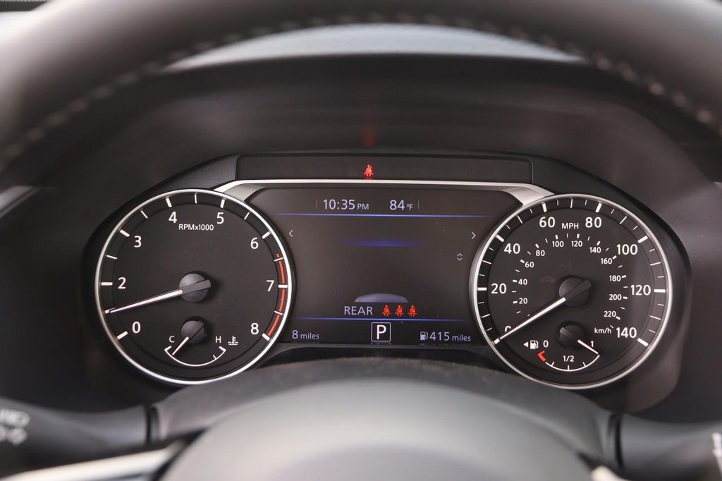 Nissan Altima Vehicle Full-screen Gallery Image 14