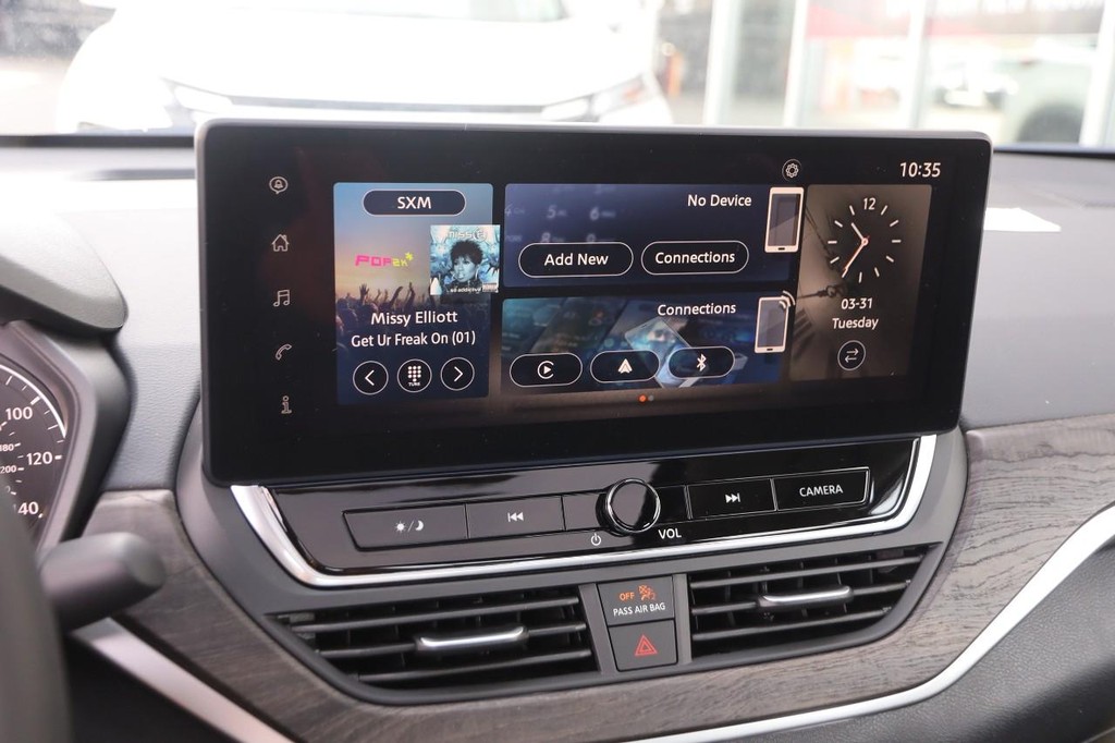 Nissan Altima Vehicle Full-screen Gallery Image 16