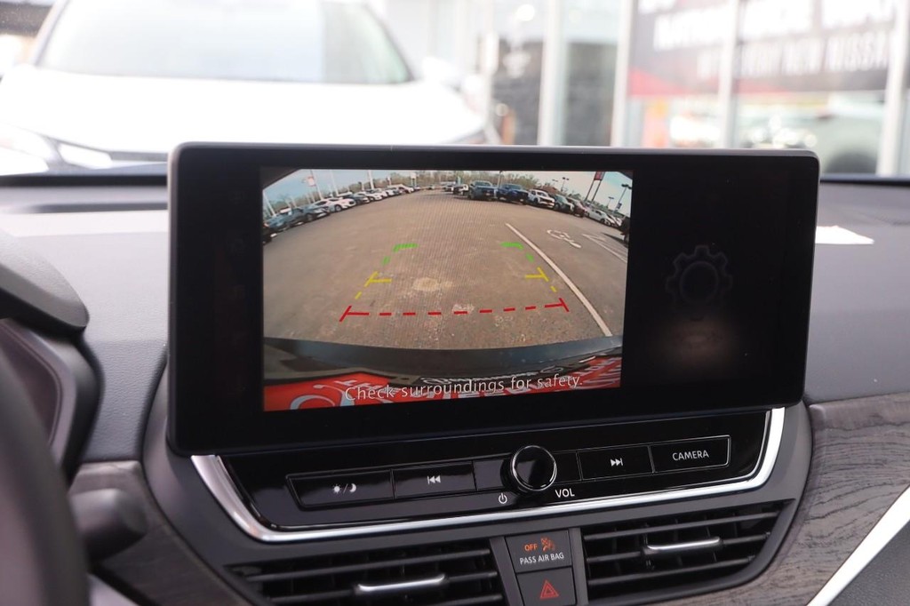 Nissan Altima Vehicle Full-screen Gallery Image 17