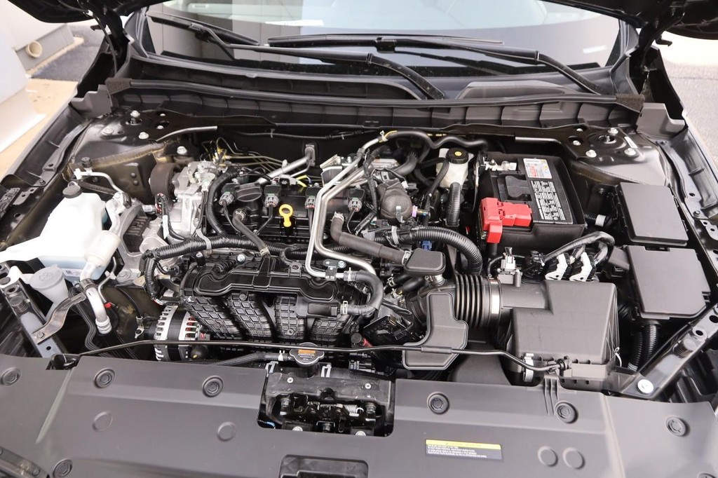 Nissan Altima Vehicle Full-screen Gallery Image 26