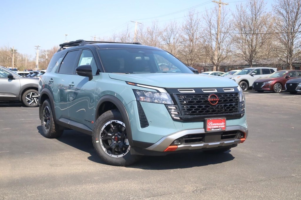 Nissan Pathfinder Vehicle Full-screen Gallery Image 2