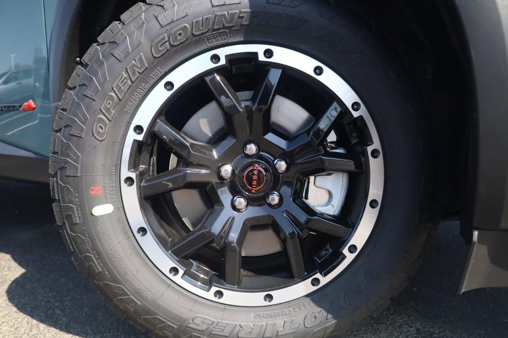 Nissan Pathfinder Vehicle Full-screen Gallery Image 3