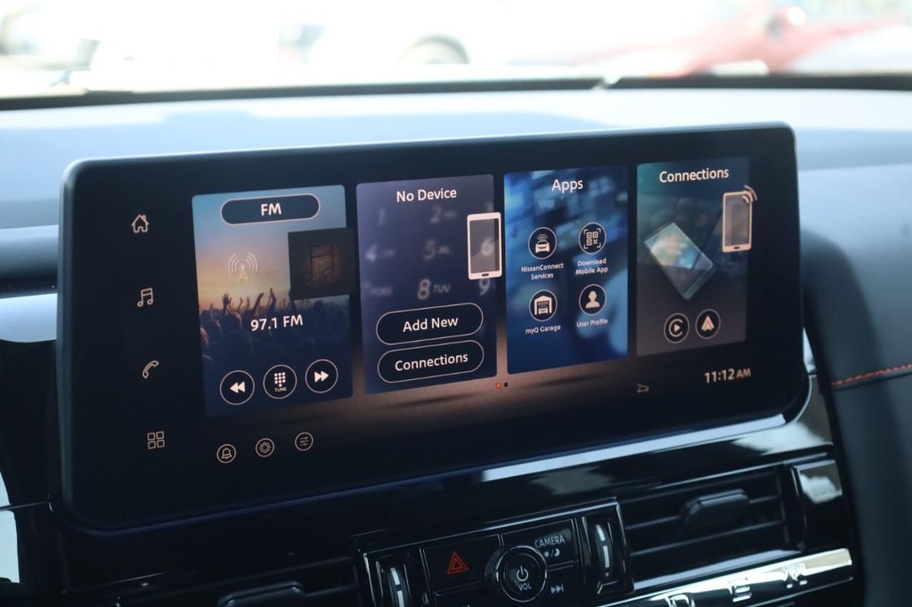 Nissan Pathfinder Vehicle Full-screen Gallery Image 14