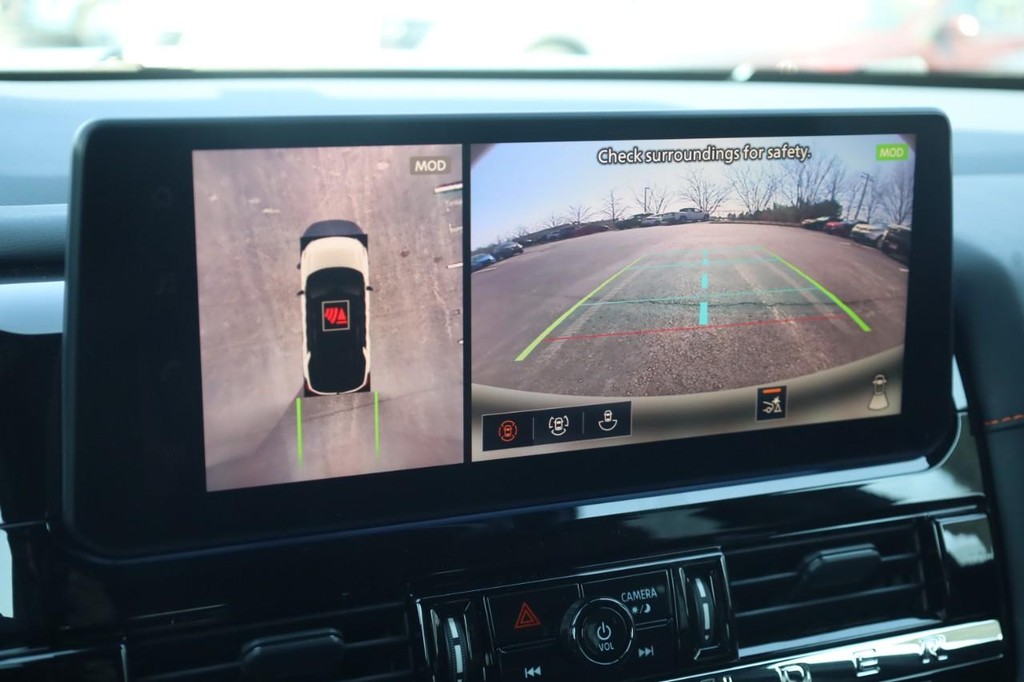 Nissan Pathfinder Vehicle Full-screen Gallery Image 15