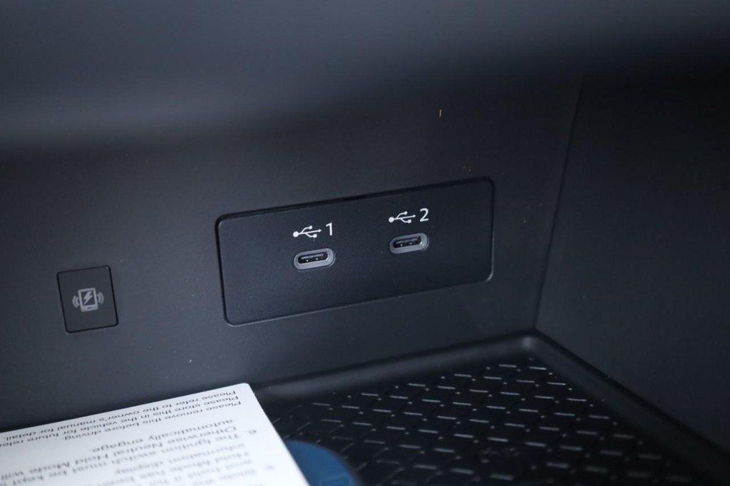 Nissan Pathfinder Vehicle Full-screen Gallery Image 17