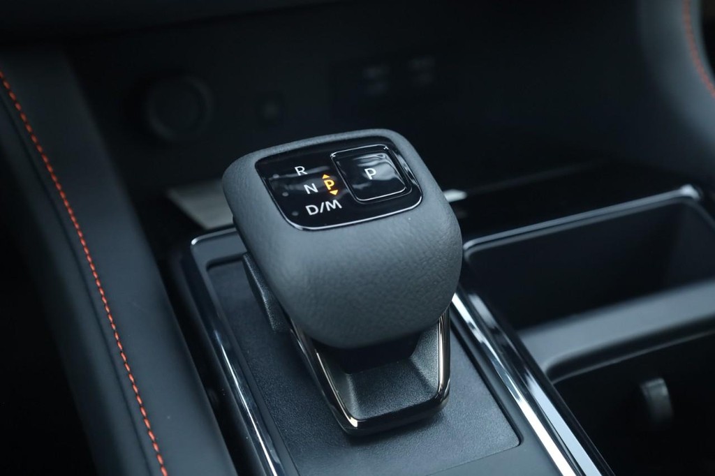 Nissan Pathfinder Vehicle Full-screen Gallery Image 18