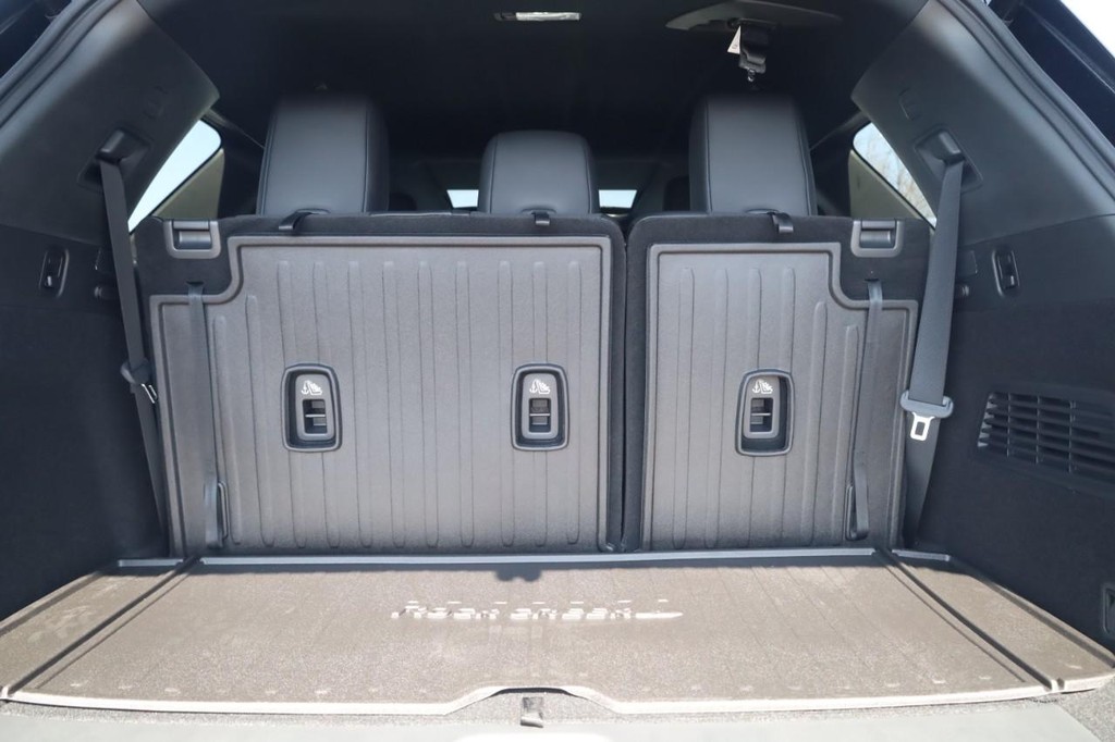 Nissan Pathfinder Vehicle Full-screen Gallery Image 24