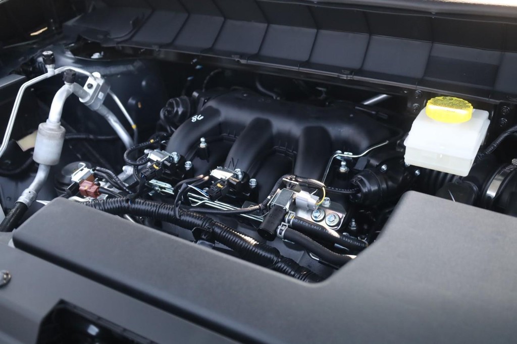 Nissan Pathfinder Vehicle Full-screen Gallery Image 26