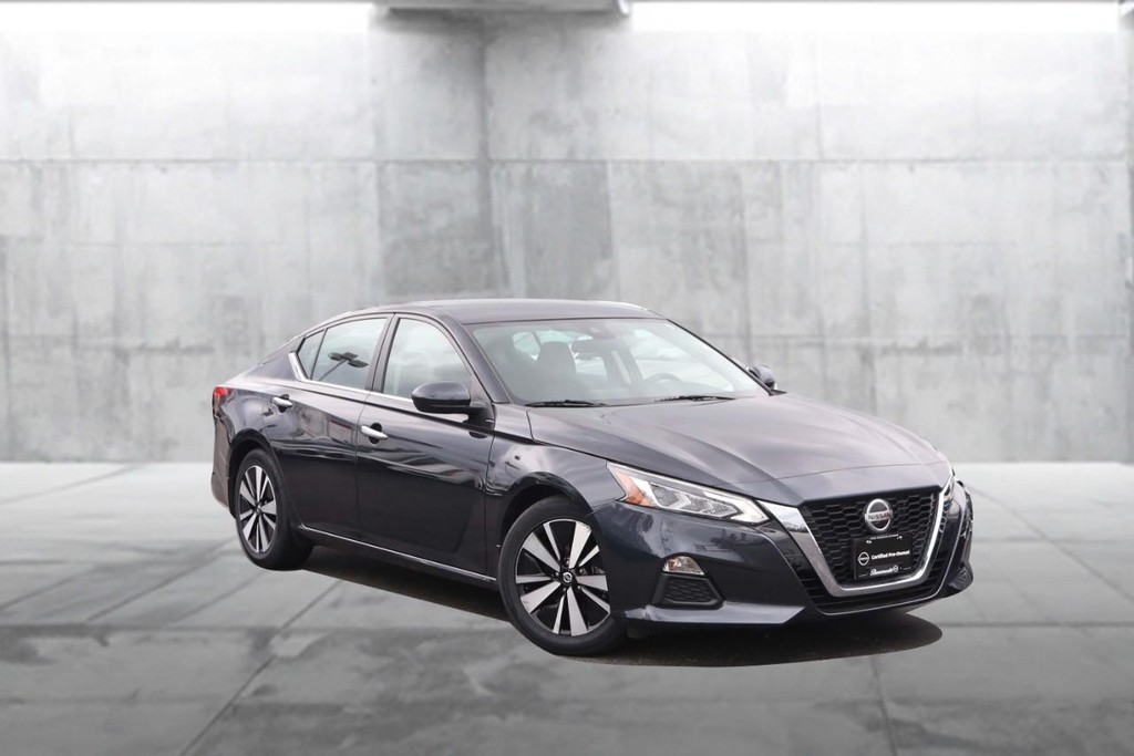 Nissan Altima Vehicle Image 02