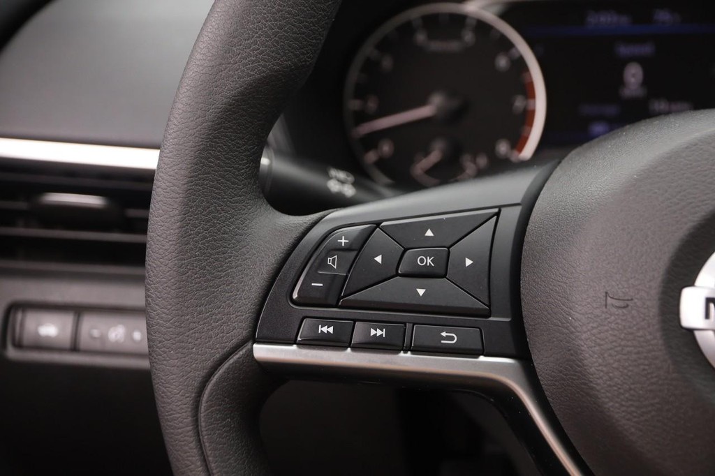 Nissan Altima Vehicle Image 11