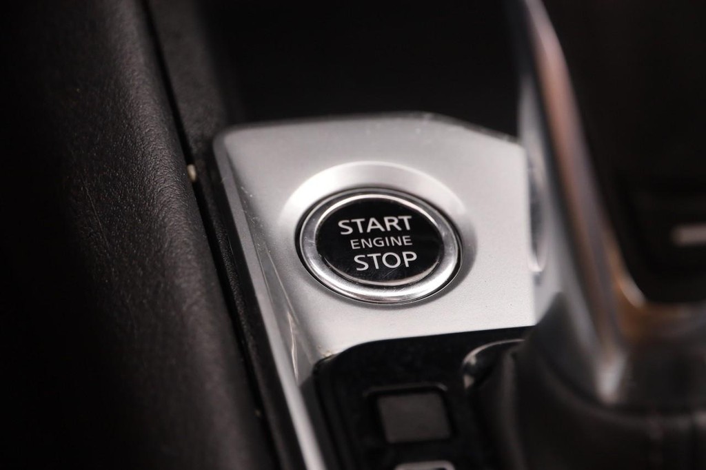 Nissan Altima Vehicle Image 14