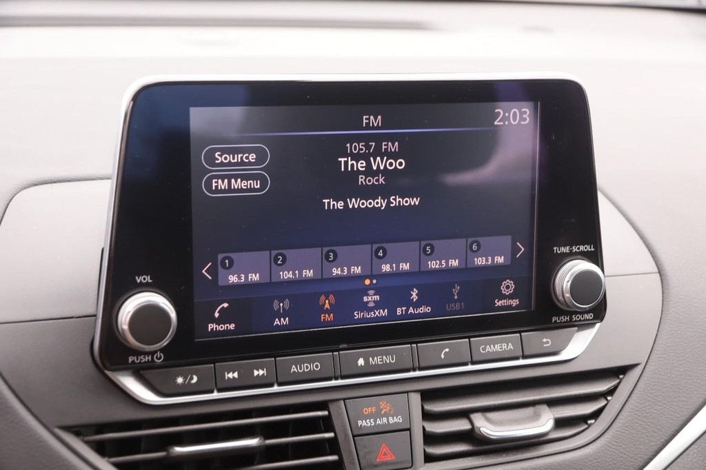 Nissan Altima Vehicle Image 15